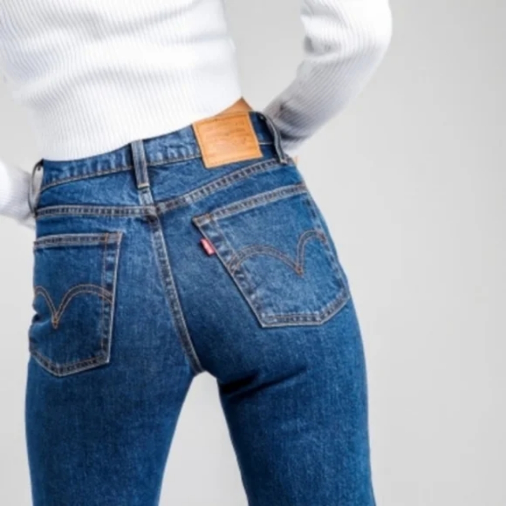 Levi's Wedgie Straight Jeans Below the Belt - Picture 5 of 8